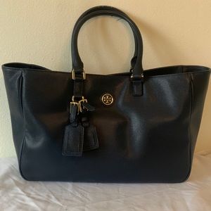 Tory Burch Roslyn tote in navy.